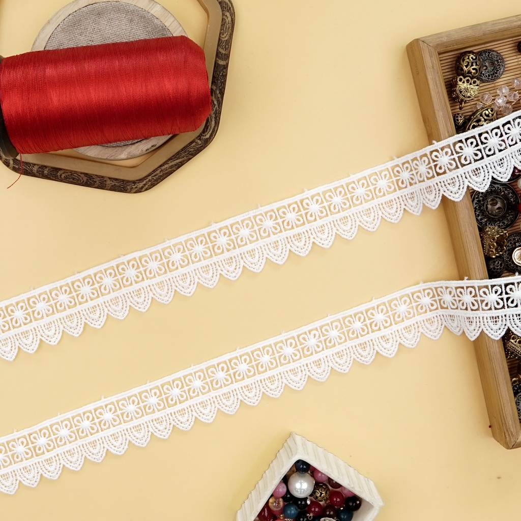 One Side Border Shuttle Lace