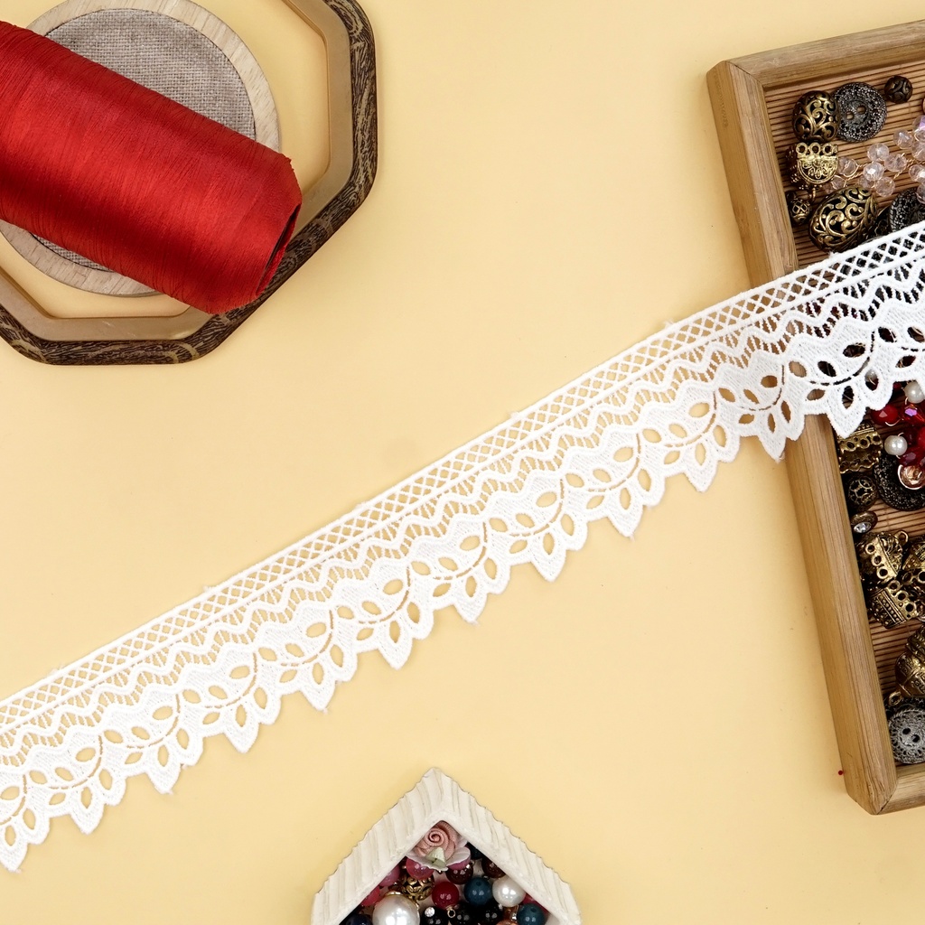 One Side Border Shuttle Lace
