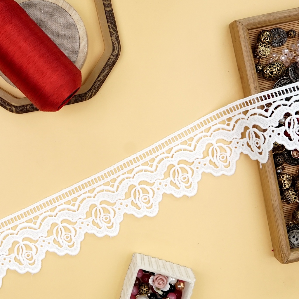 One Side Border Shuttle Lace
