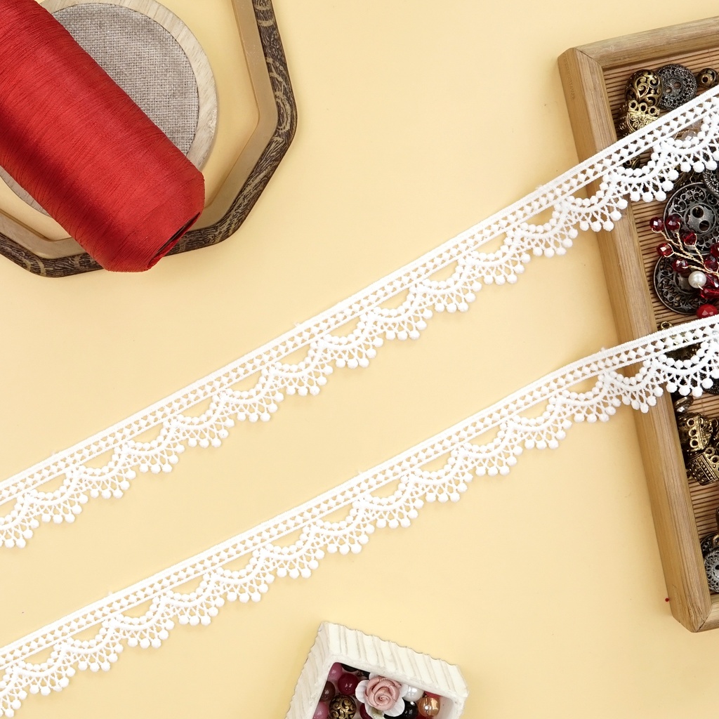 One Side Border Shuttle Lace