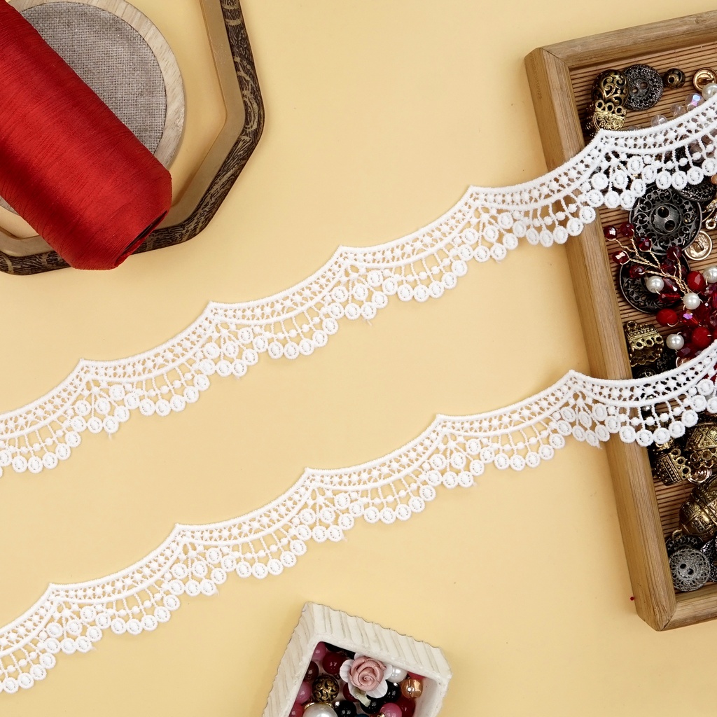 One Side Border Shuttle Lace