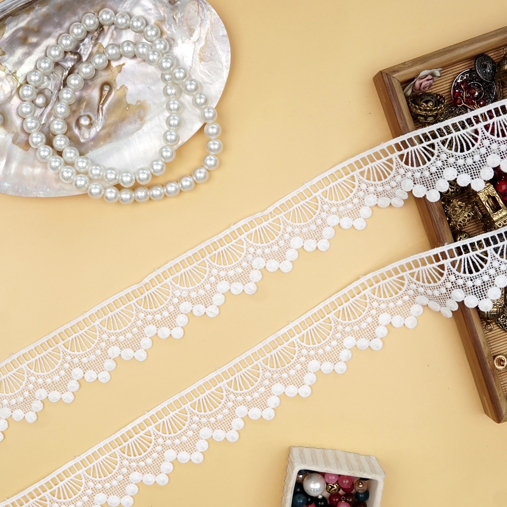 One Side Border Shuttle Lace