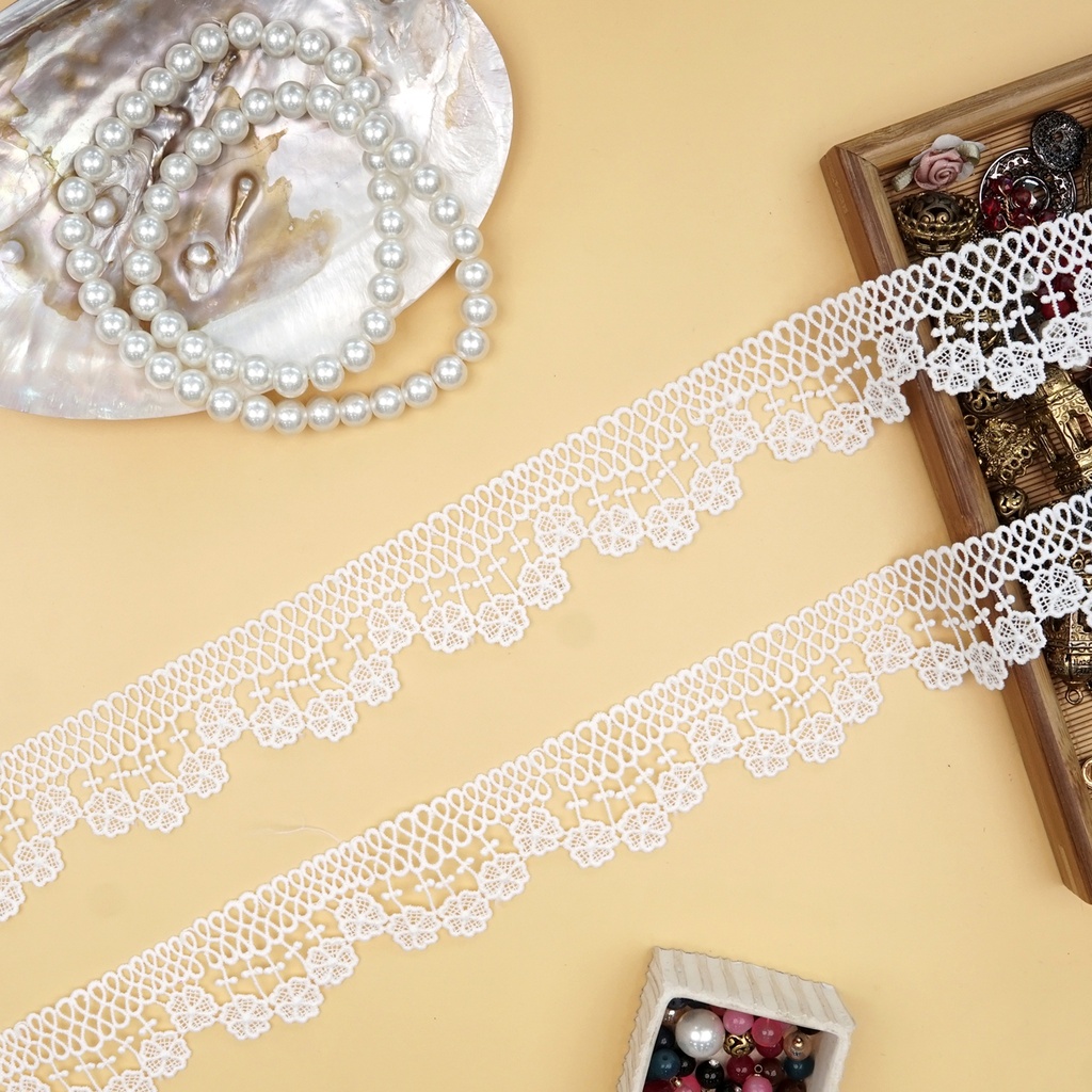 One Side Border Shuttle Lace