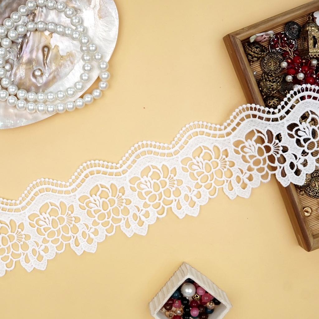 One Side Border Shuttle Lace