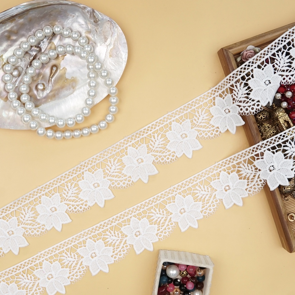 One Side Border Shuttle Lace