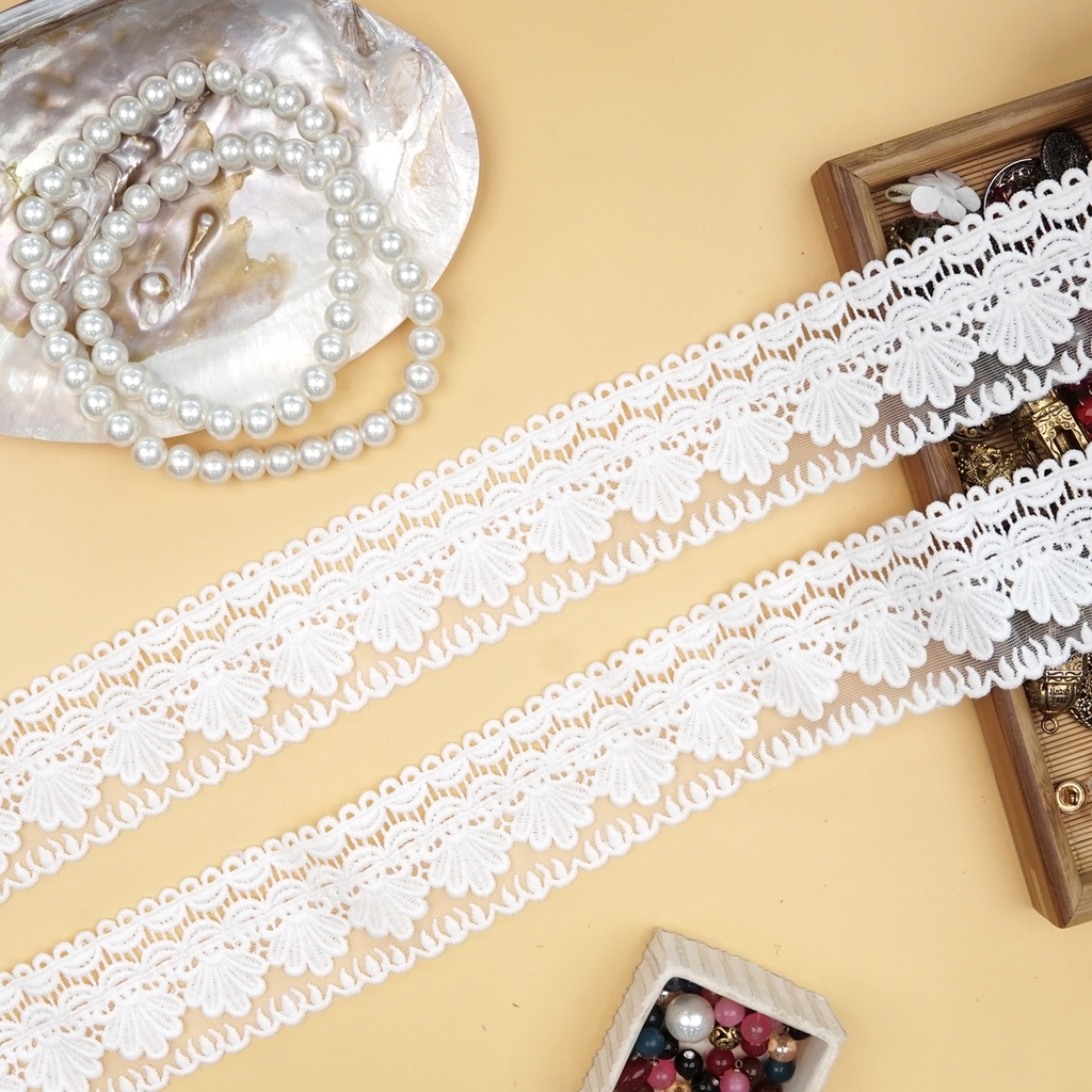 One Side Border Shuttle Net Lace