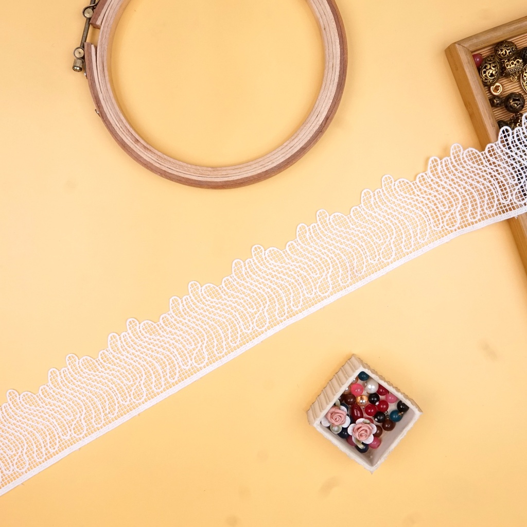 One Side Border Shuttle Lace
