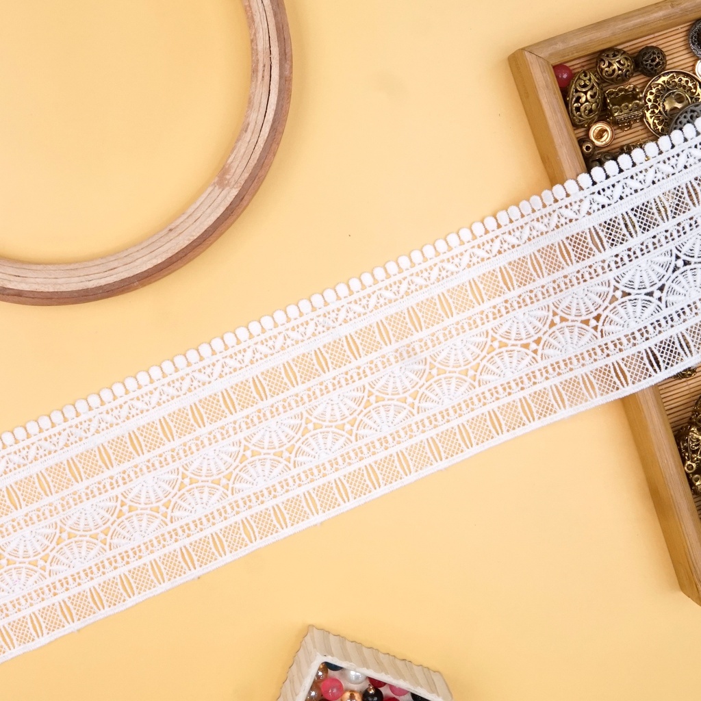 One Side Border Shuttle Lace