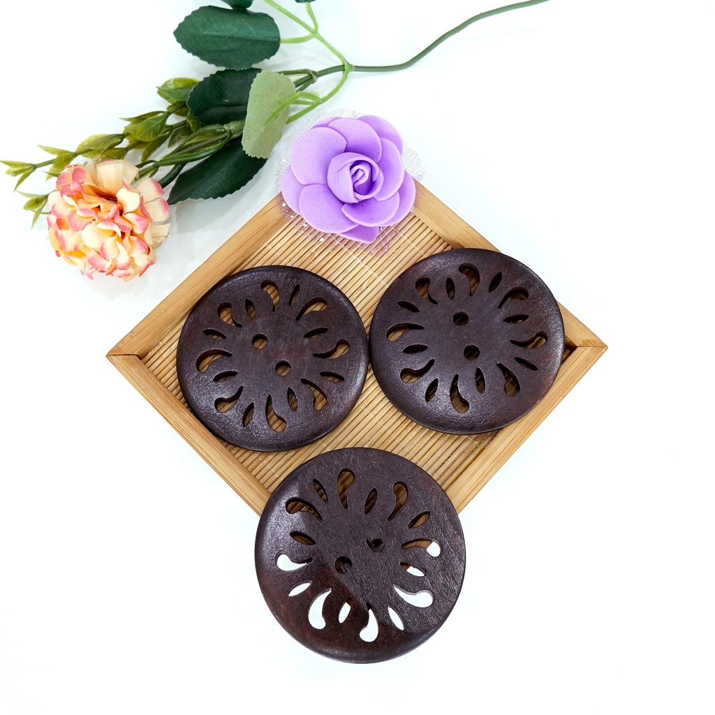 Cutwork Design 2 Hole Wooden Button