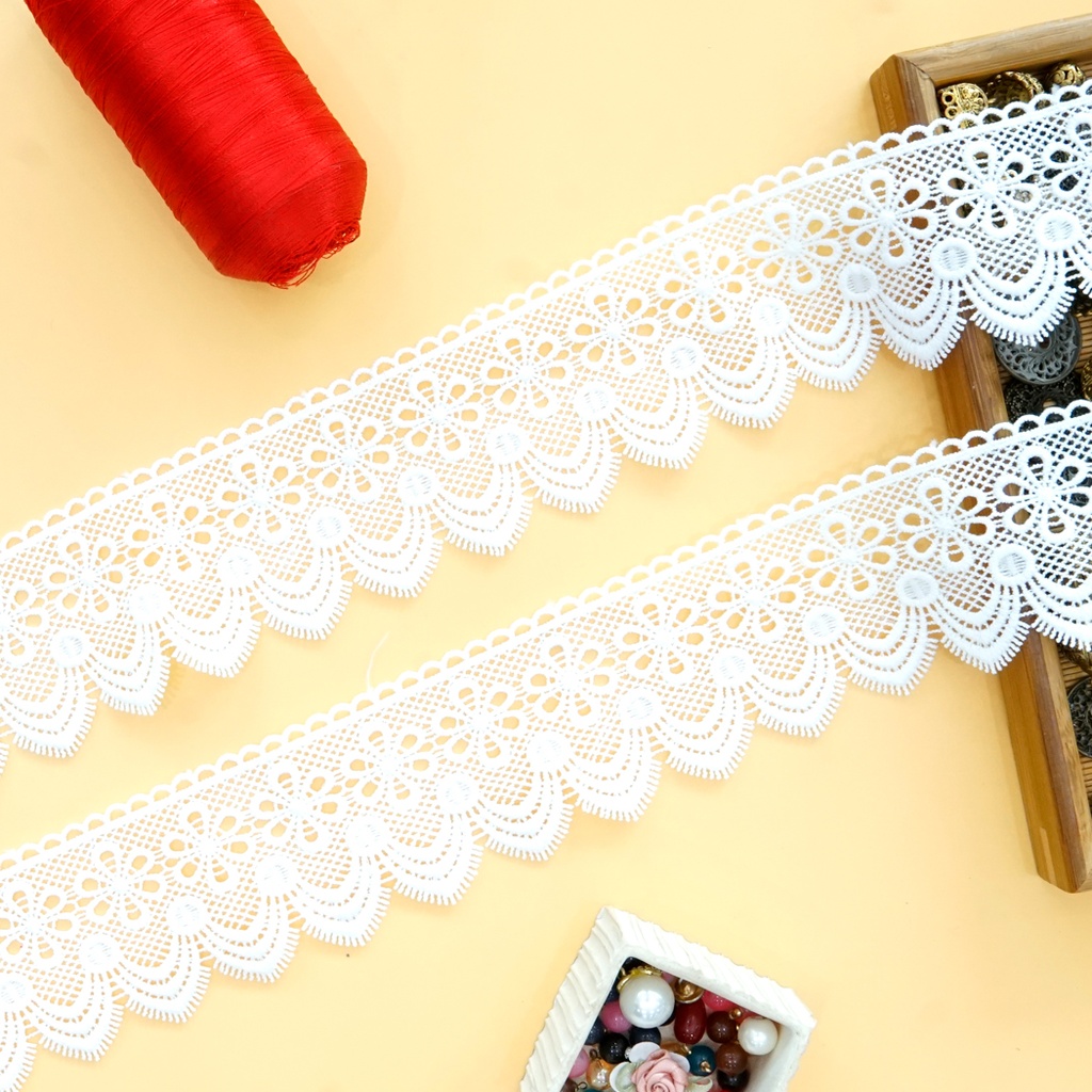 One Side Border Shuttle Lace