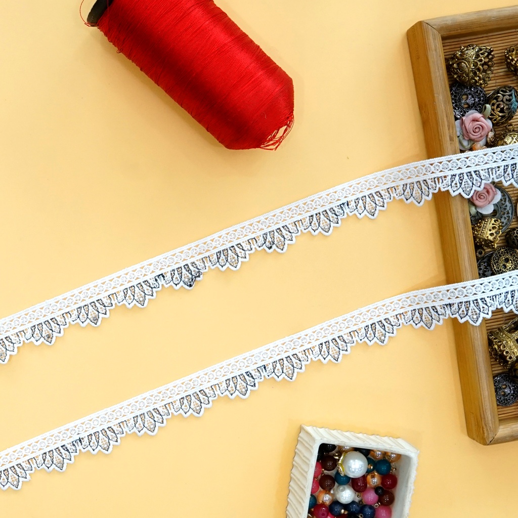 Sequence Glass Beads Shuttle Lace