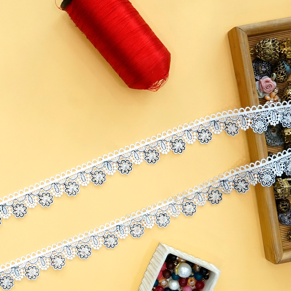 Sequence Glass Beads Shuttle Lace