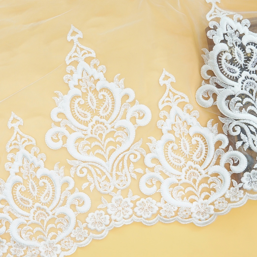 Sequence Shuttle Net Lace
