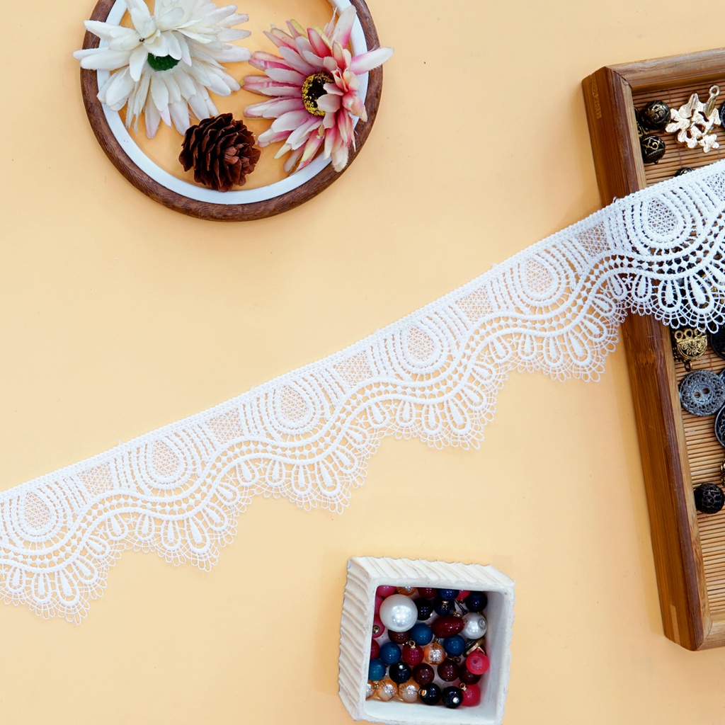 One Side Border Shuttle Lace