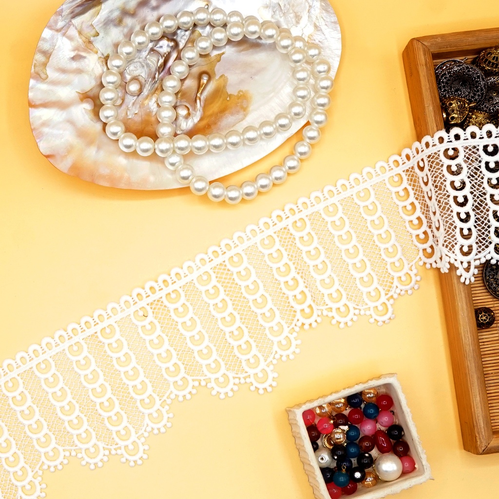 One Side Border Shuttle Lace