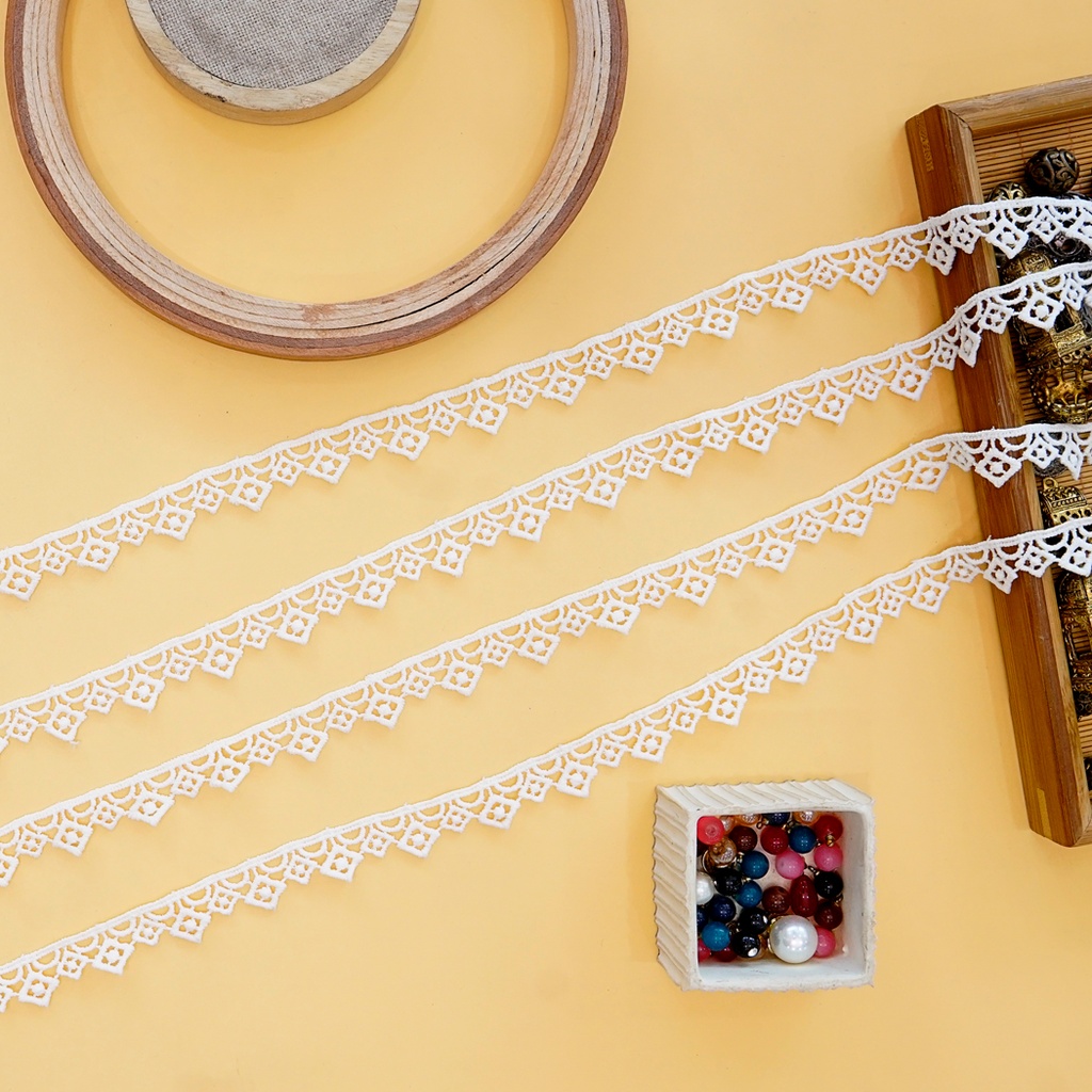 One Side Border Shuttle Lace