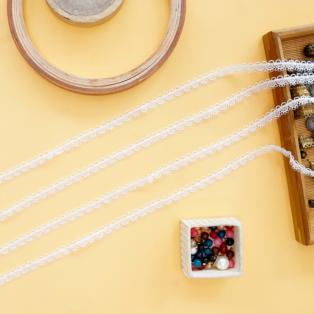 One Side Border Shuttle Lace