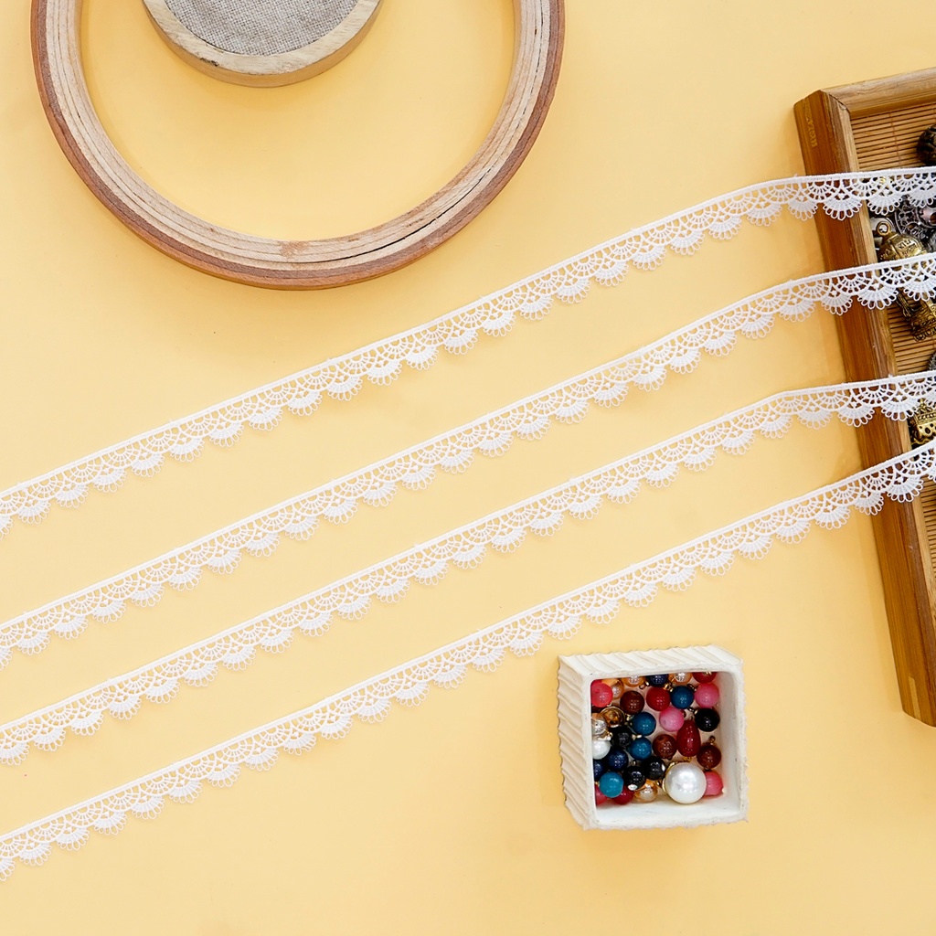 One Side Border Shuttle Lace