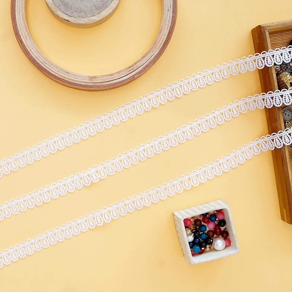 One Side Border Shuttle Lace