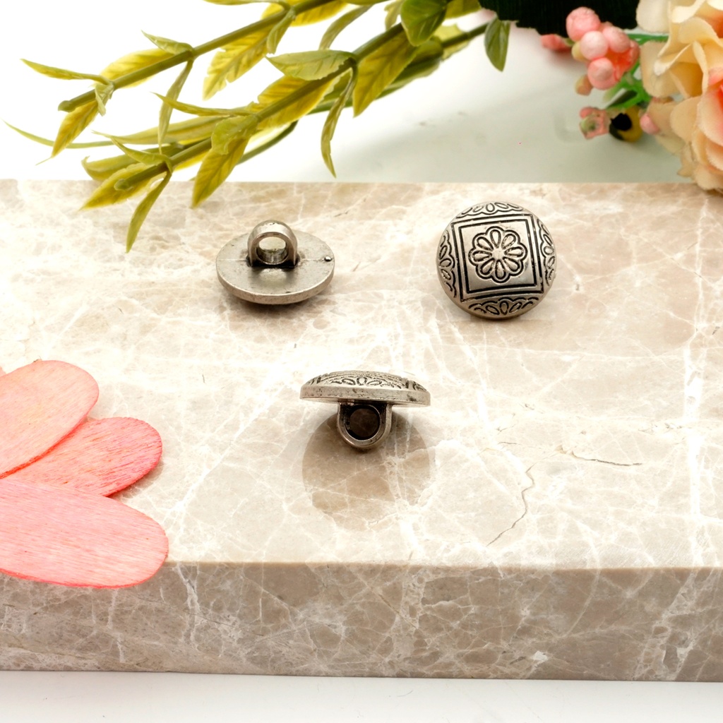 Traditional Flower Design Shank Button