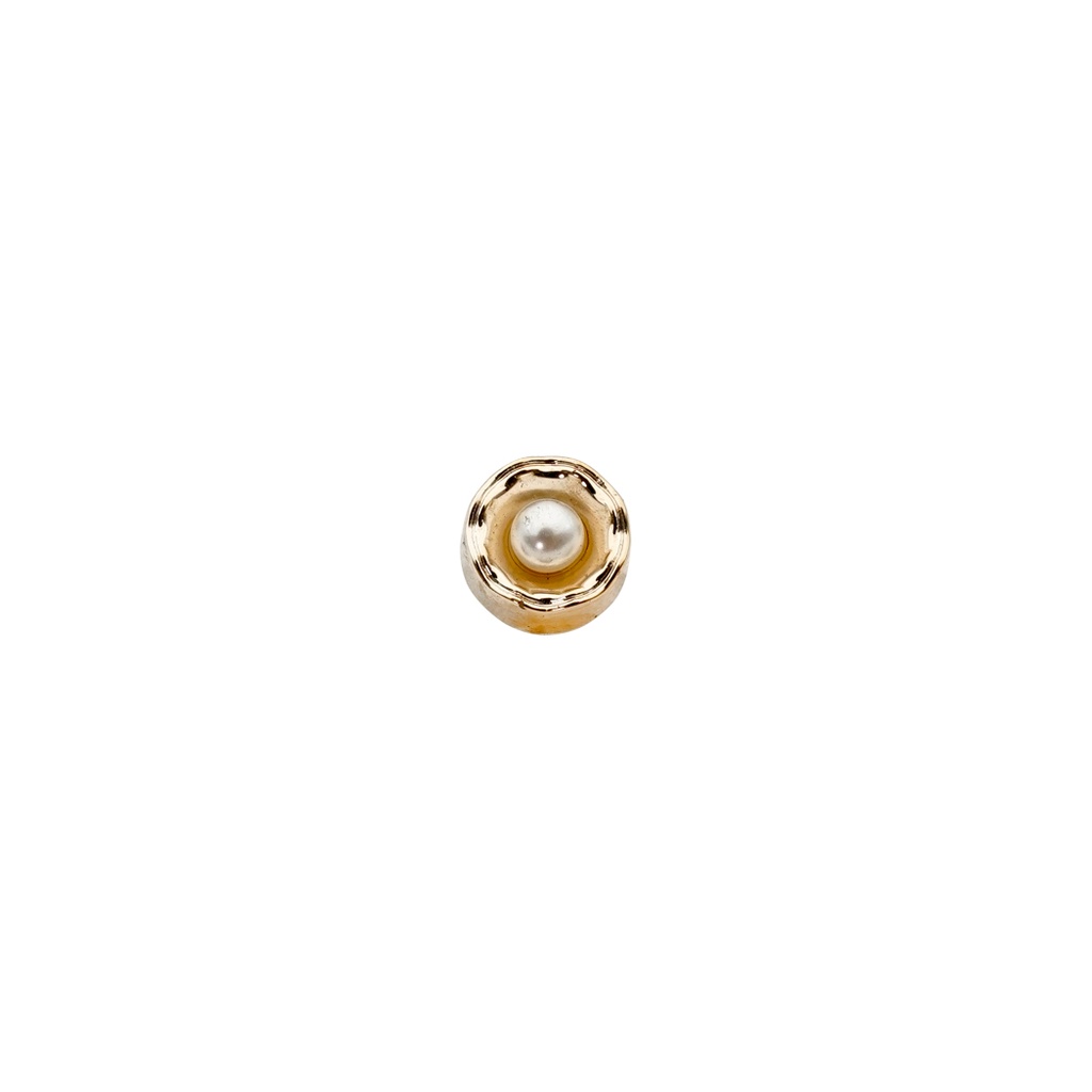 Border Design Centre Pearl Shank Button