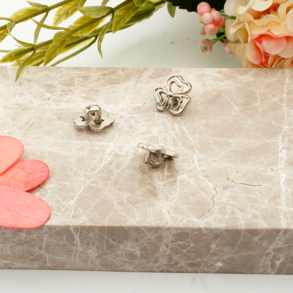 Maple Leaf Shape Shank Button