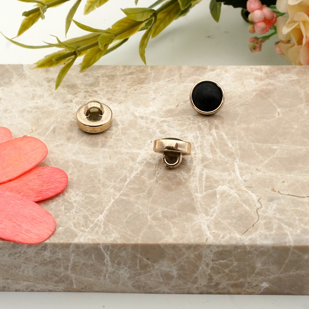 Classic Design Round Shank Button