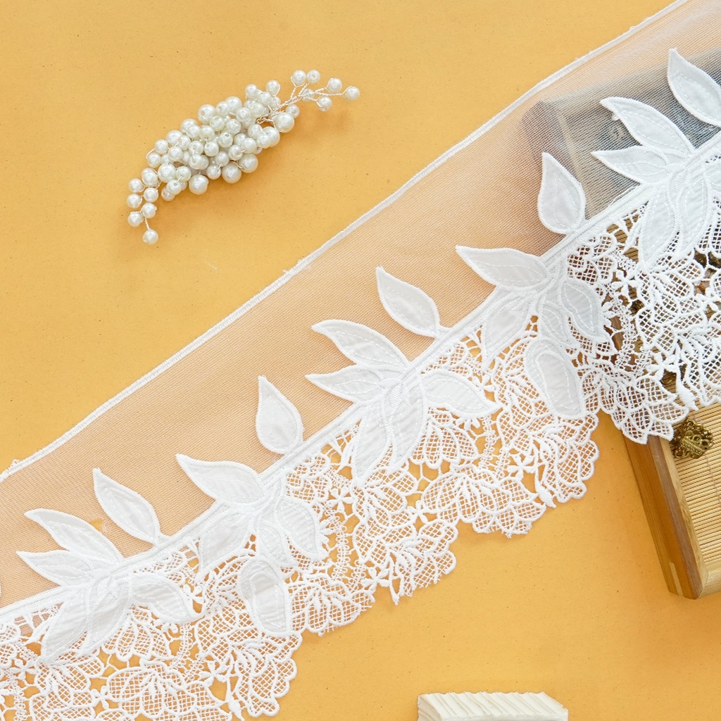 One Side Border Shuttle, Net Lace