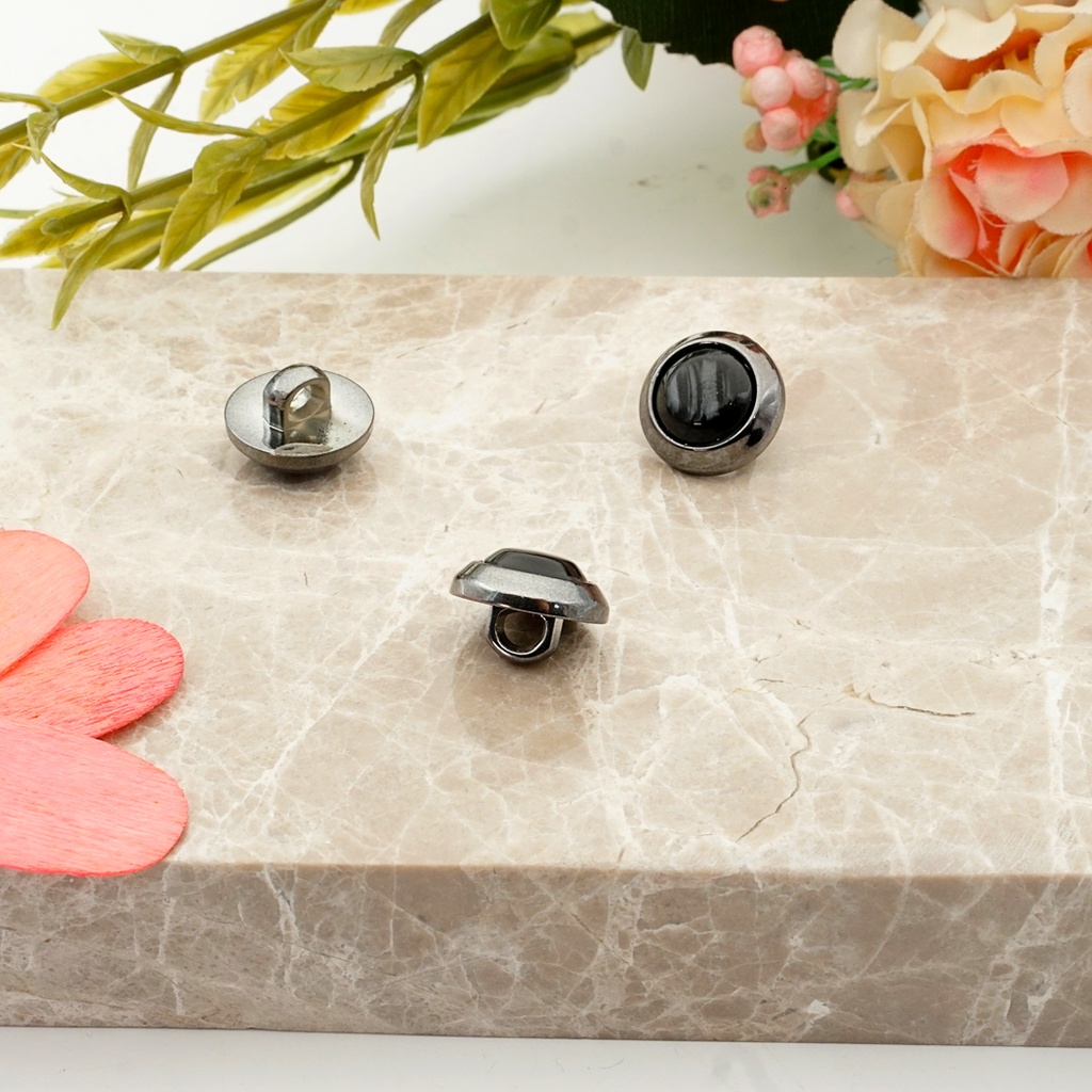 Thick Border Round Shank Button