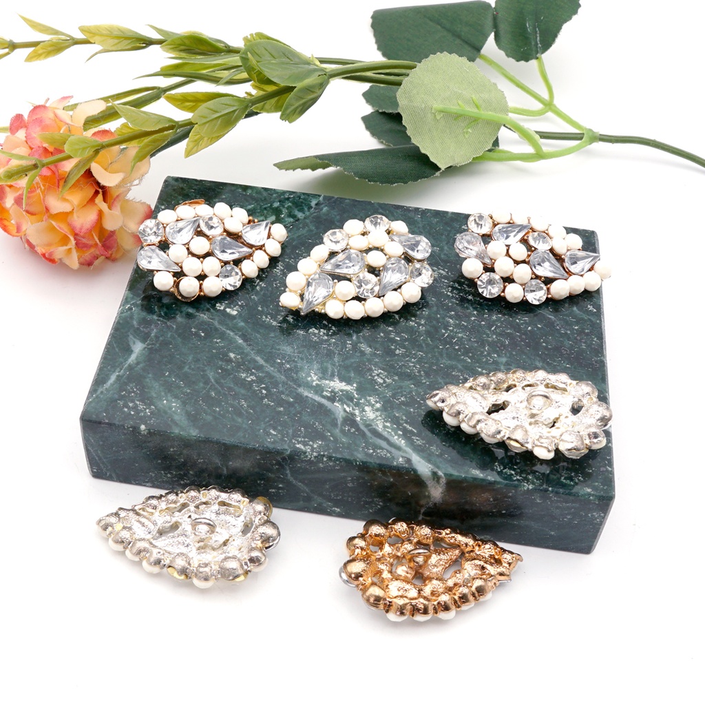 Leaf Shape Whte Milk Glass Button