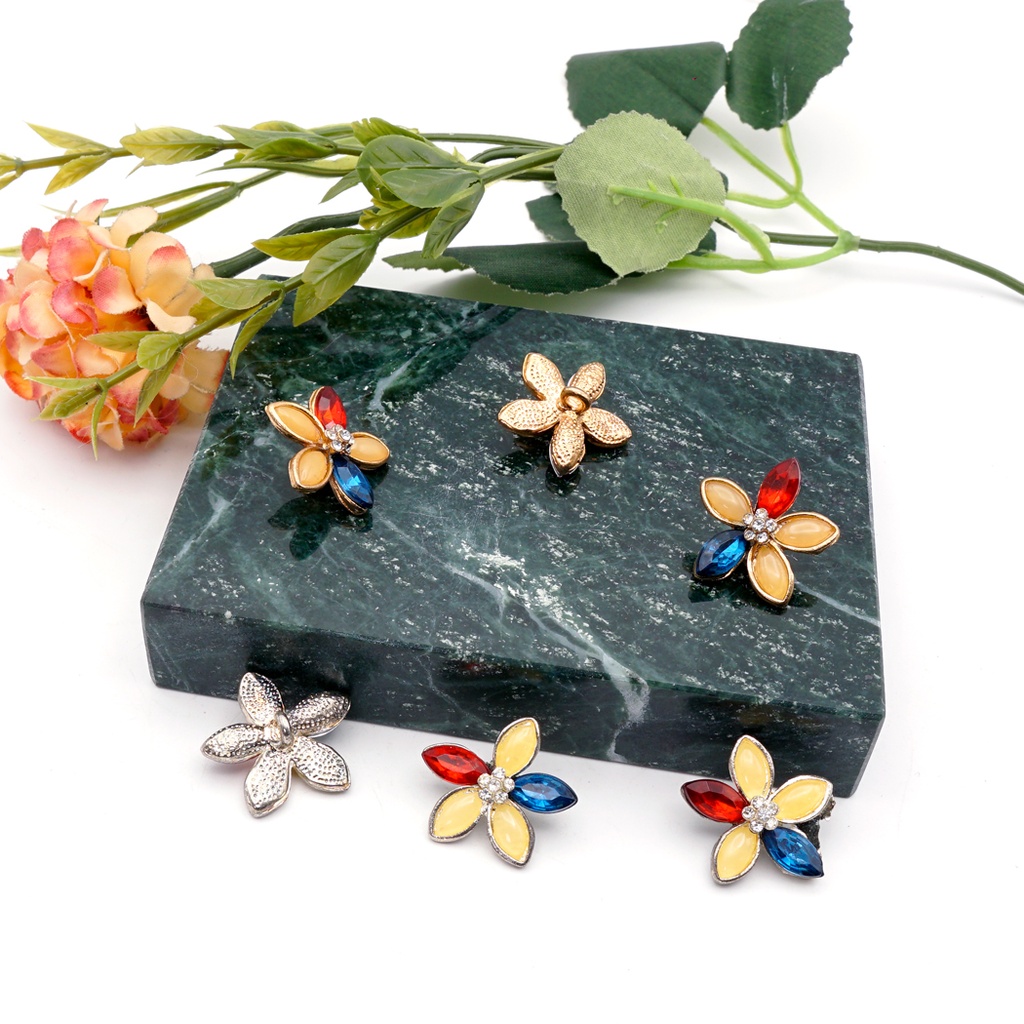 Flower Shape Crystal Fancy Button