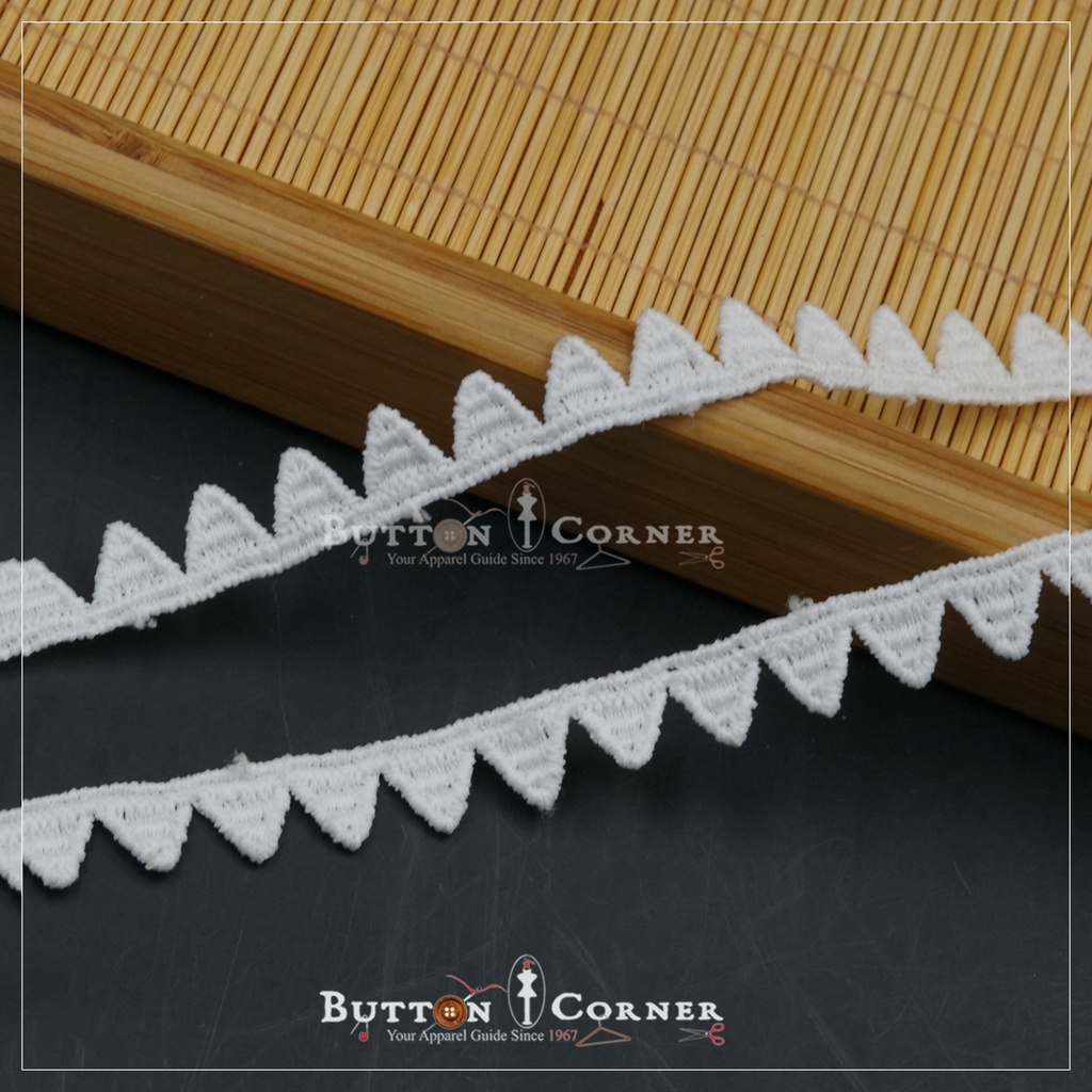 One Side Border Shuttle Lace