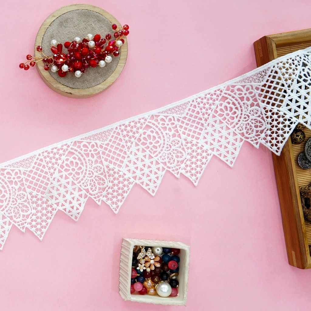 One Side Border Shuttle Lace