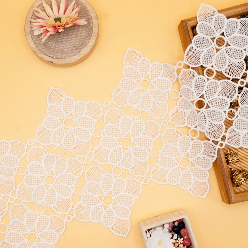 Flower Patch Shuttle Lace
