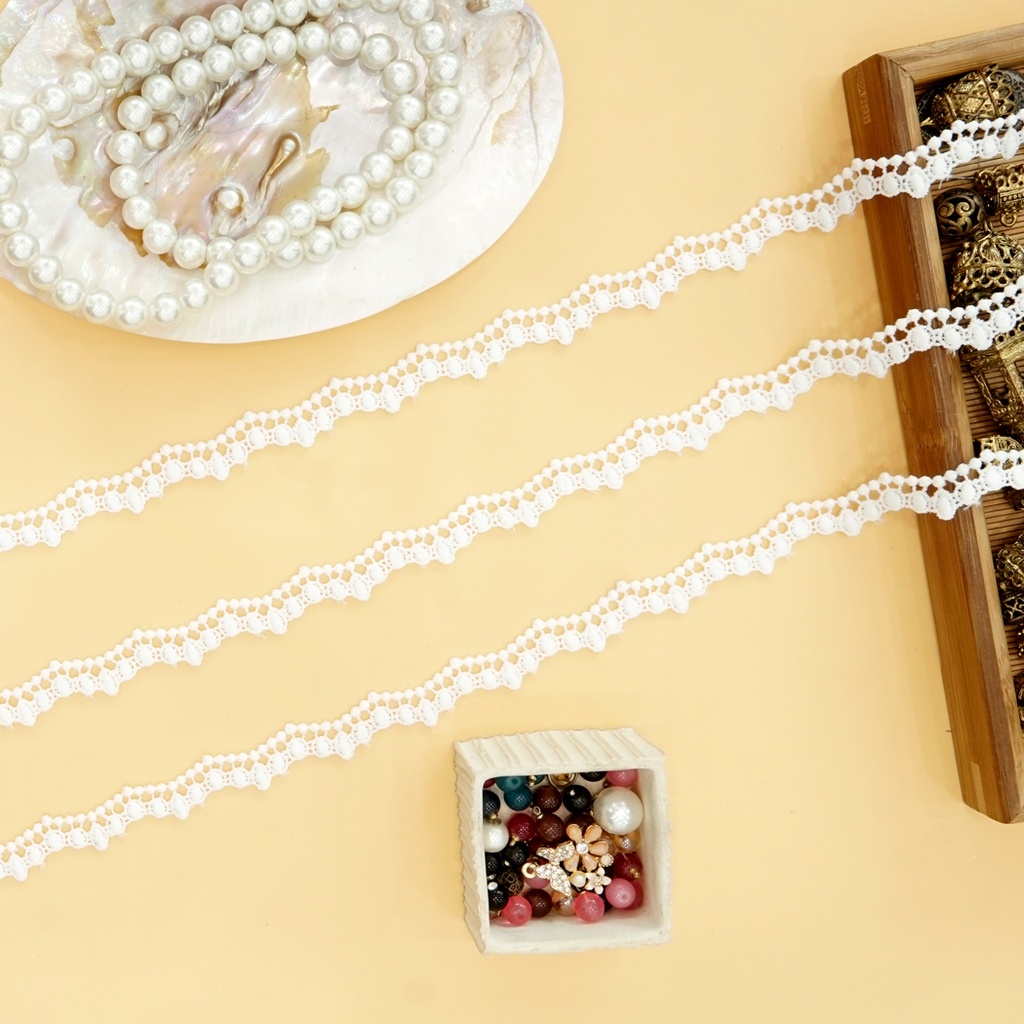 One Side Border Shuttle Lace