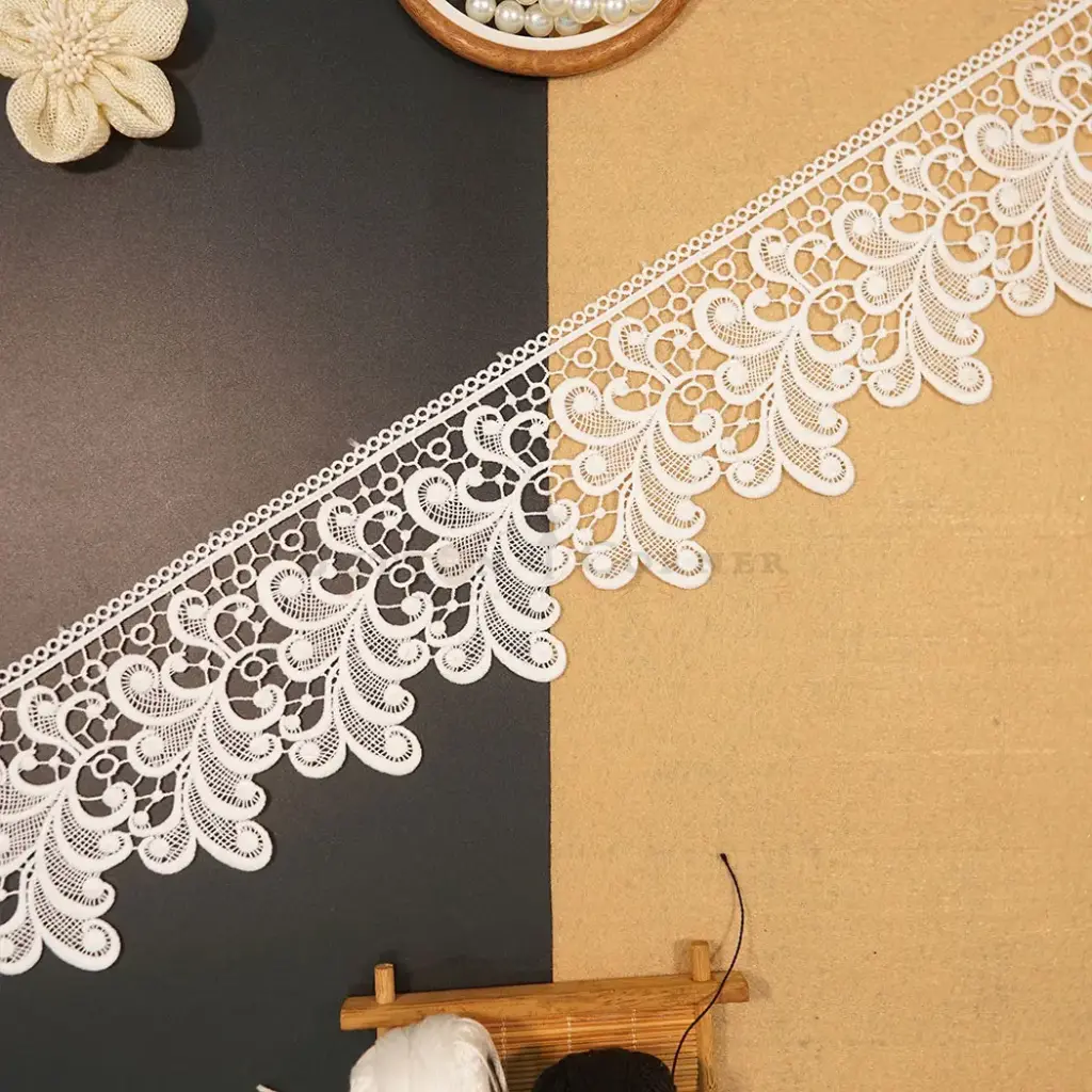One Side Border Shuttle Lace