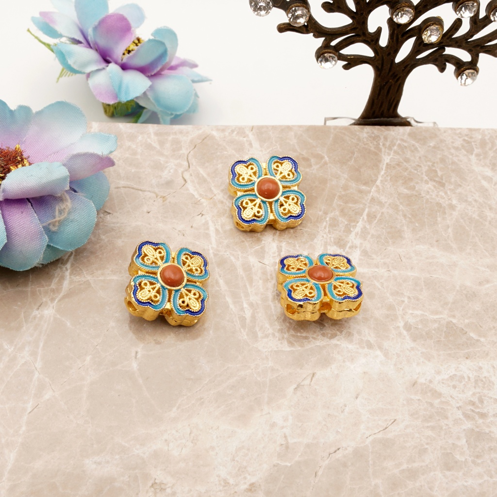 Four Leaf Clover Centre Pearl Beads