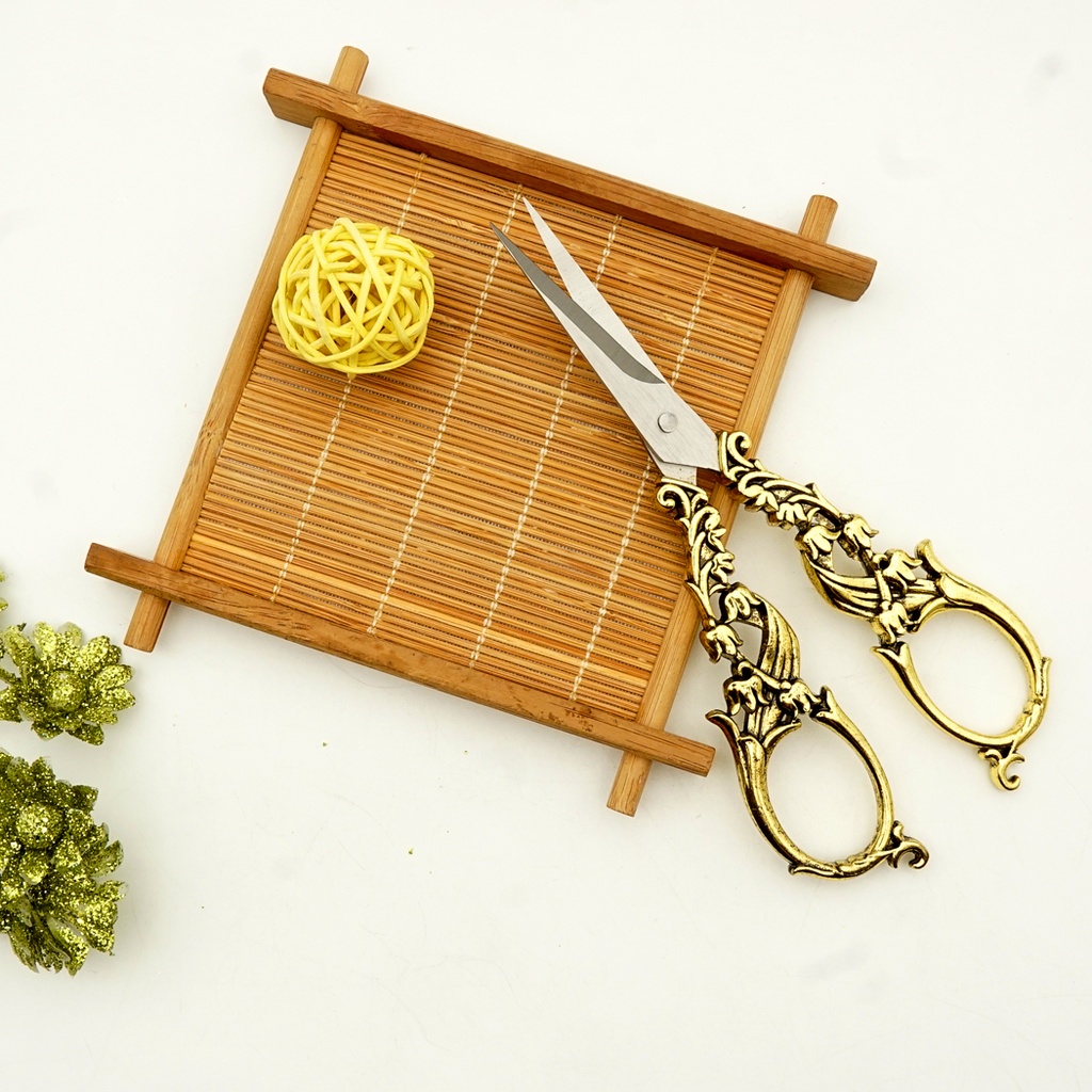 Floral Retro Vintage Style Scissors