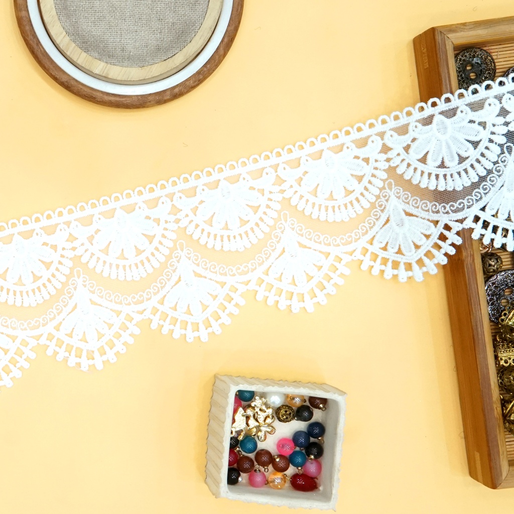 One Side Border Shuttle Net Lace