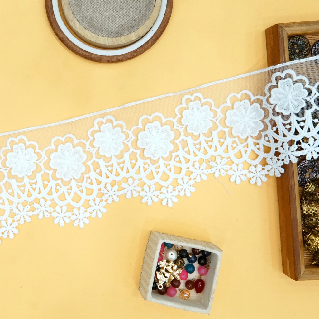 One Side Border Shuttle Net Lace