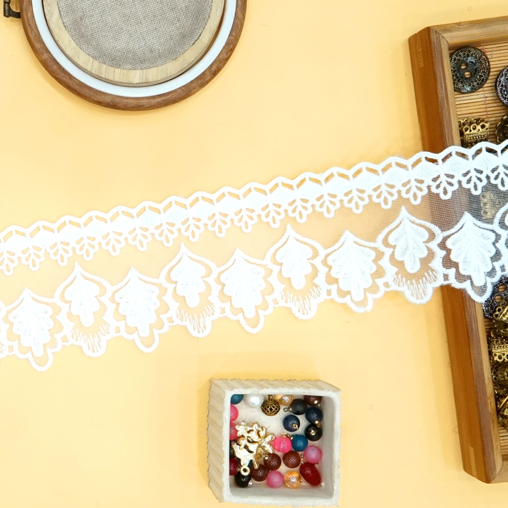 One Side Border Shuttle Net Lace
