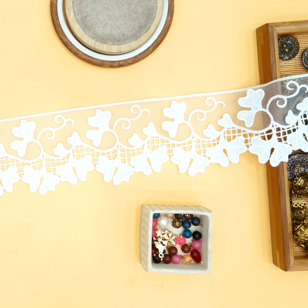 One Side Border Shuttle Net Lace