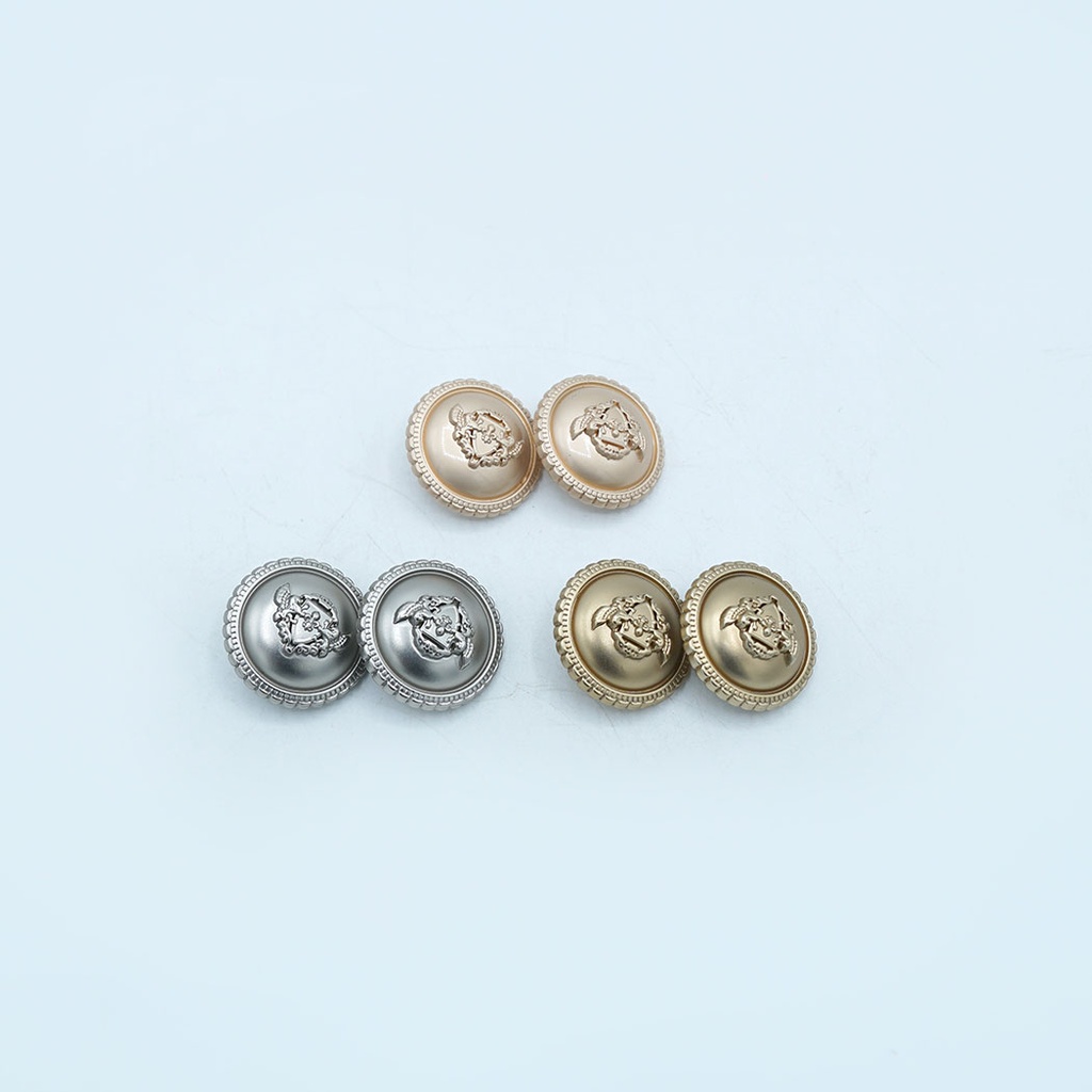 Crest Design Scallop Edges Suiting Button