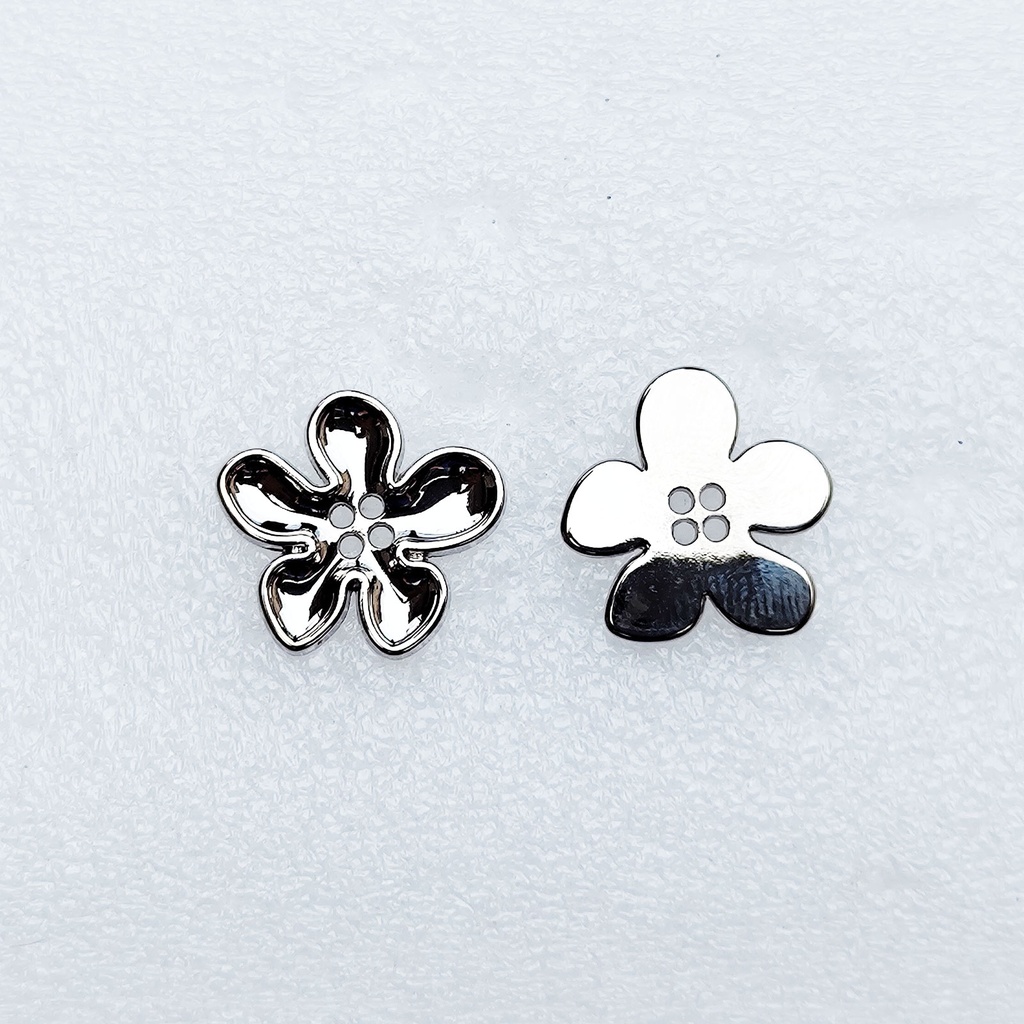 Salverform Flower 4 Hole Metal Button
