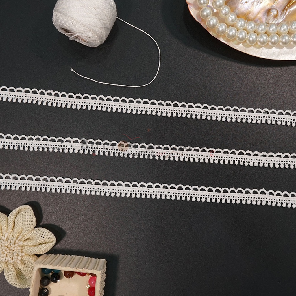 One Side Border Shuttle Lace