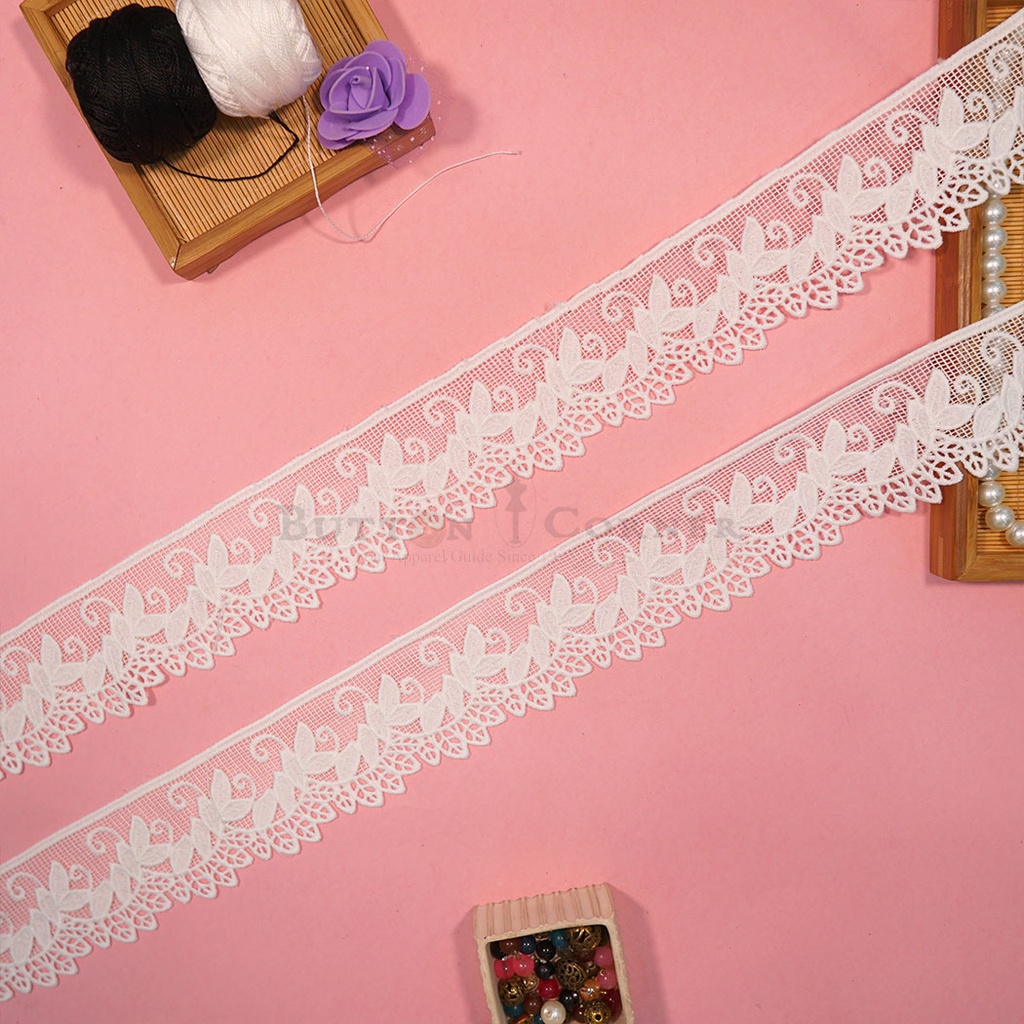 One Side Border Shuttle Lace
