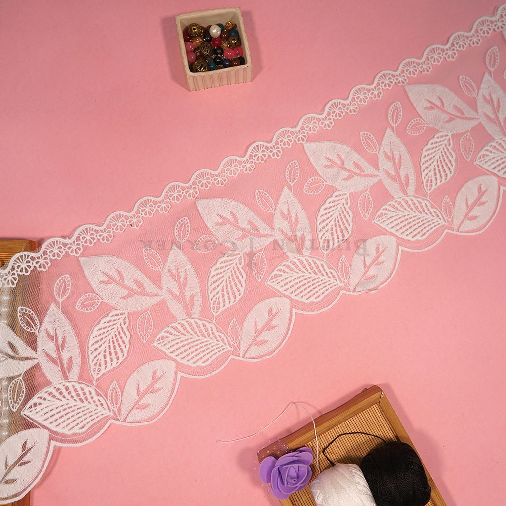 One Side Border Shuttle Lace