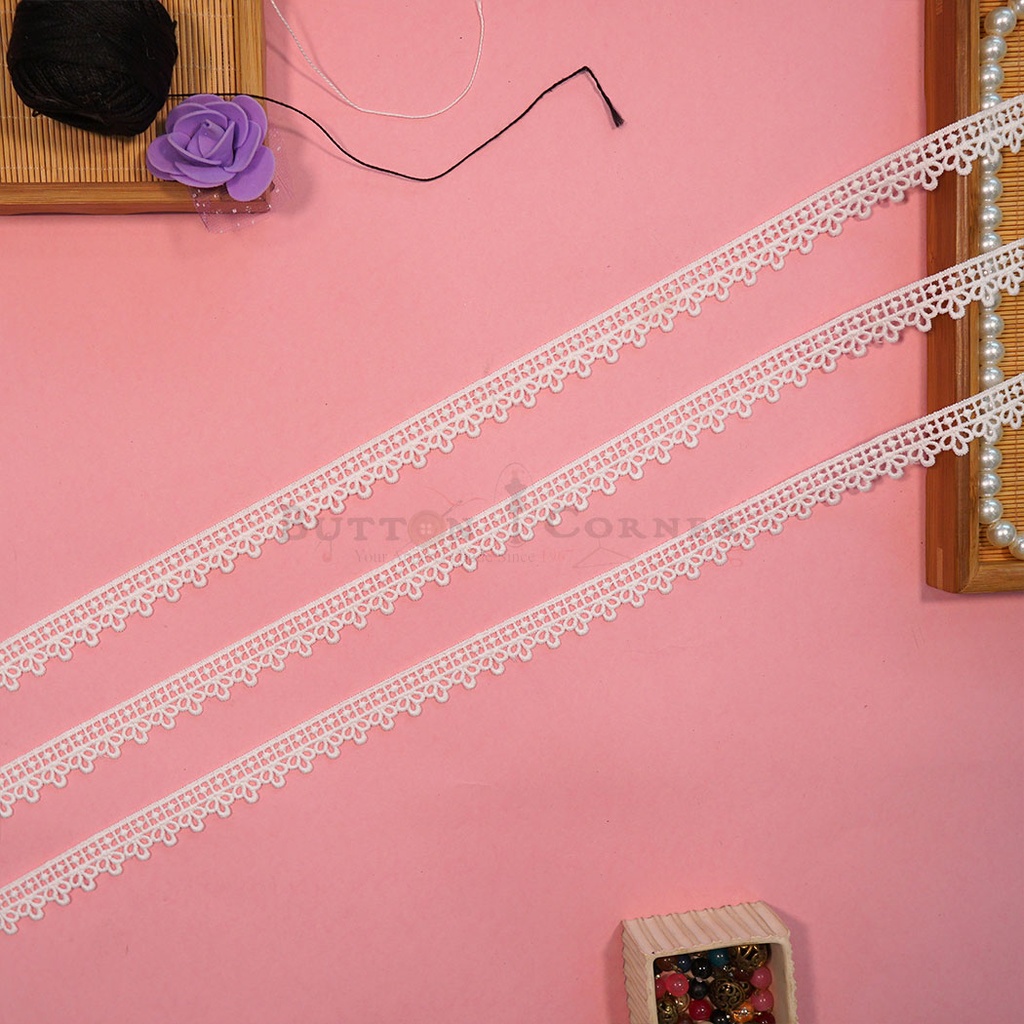 One Side Border Shuttle Lace