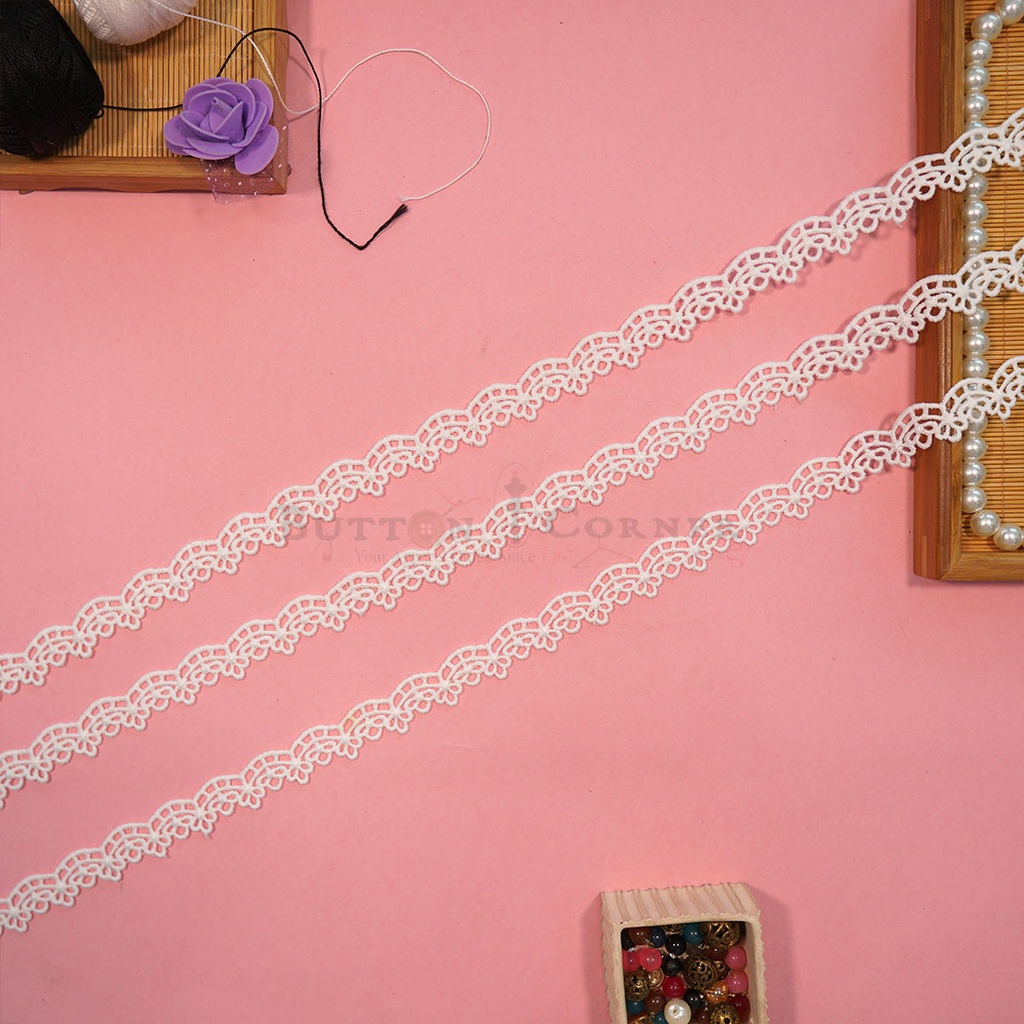 One Side Border Shuttle Lace