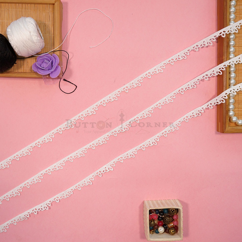 One Side Border Shuttle Lace